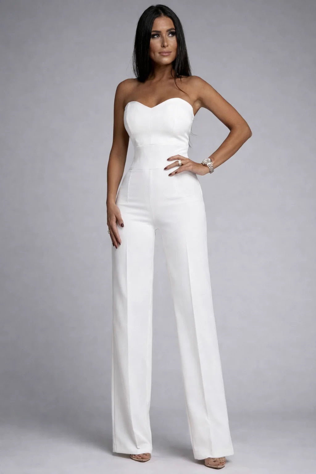 SARA | Mono Elegante Con Escote Corazón